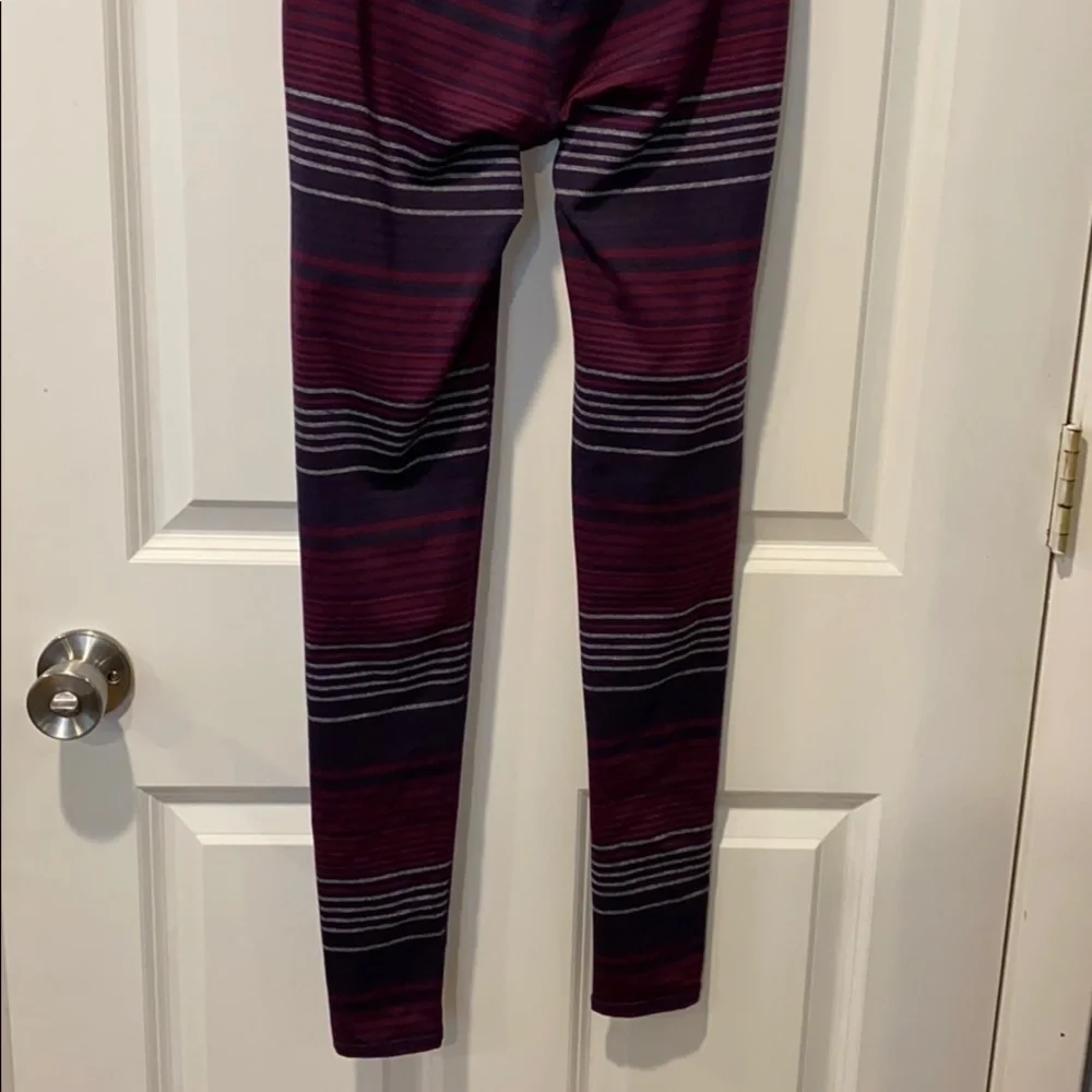 Athleta EUC XS Chaturanga Purple striped leggings